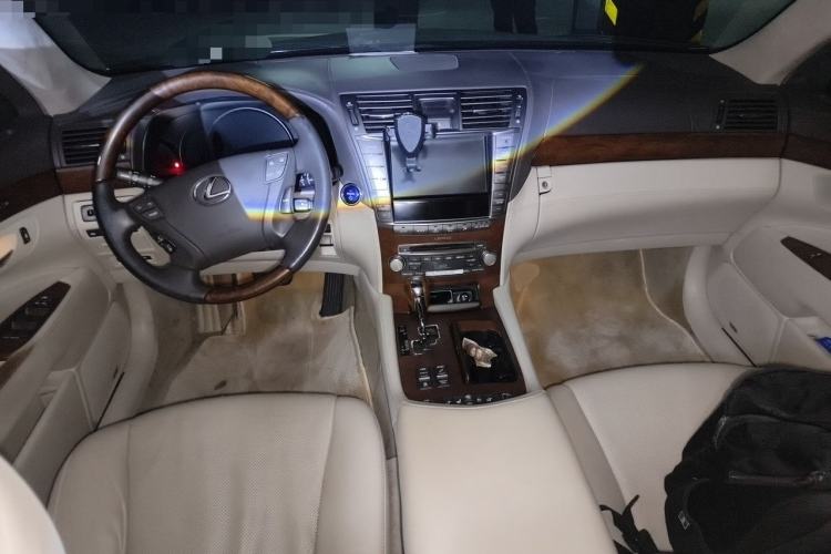 Used Lexus LS 2010 600hL Center Console