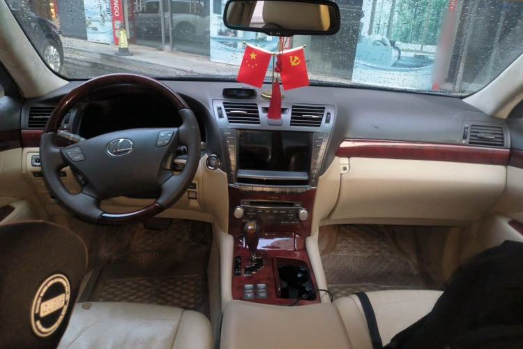 Used Lexus LS 2010 460L Prestige Edition Center Console