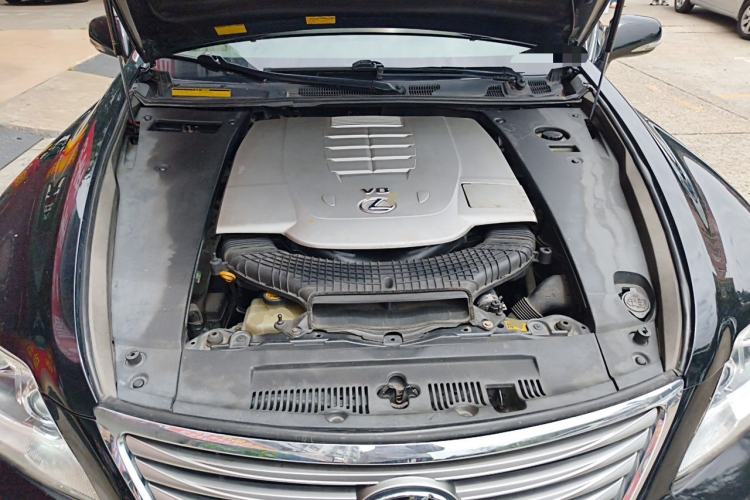 Used Lexus LS 2010 460L Engine Bay