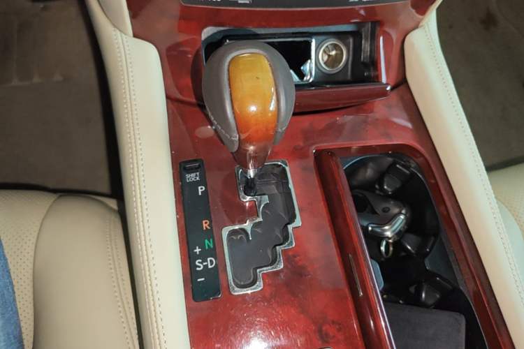 Used Lexus LS 2010 460L Luxury Edition Gear Lever
