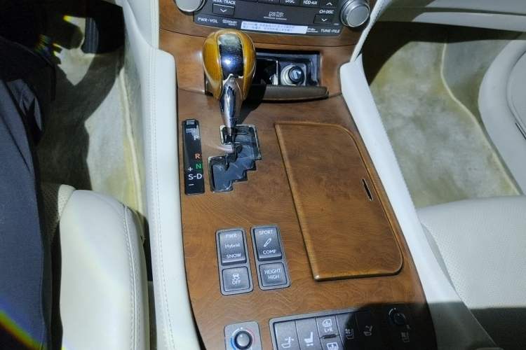 Used Lexus LS 2010 600hL Gear Lever
