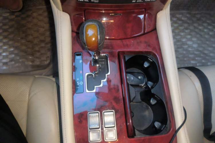 Used Lexus LS 2010 460L Prestige Edition Gear Lever