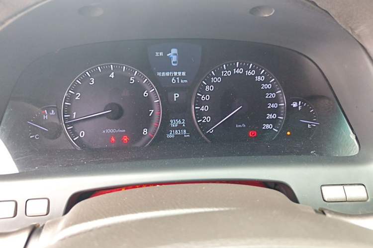Used Lexus LS 2010 460L Odometer Close Up
