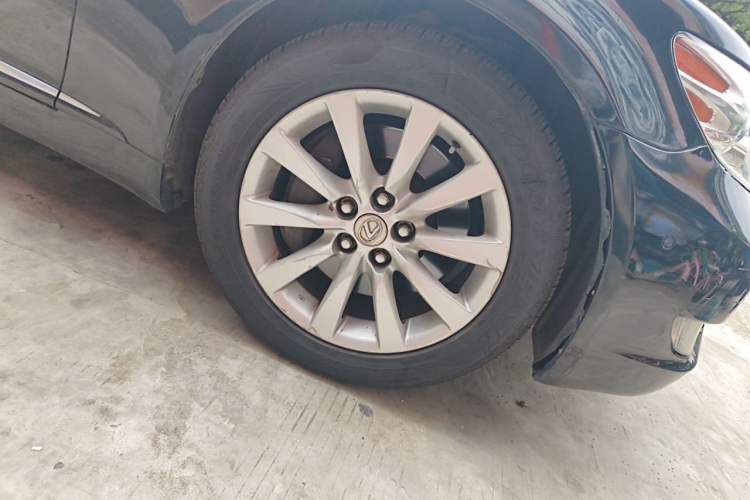 Used Lexus LS 2010 460L Right Front Wheel Hub