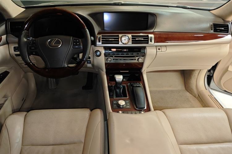 Used Lexus LS 2013 460L Center Console