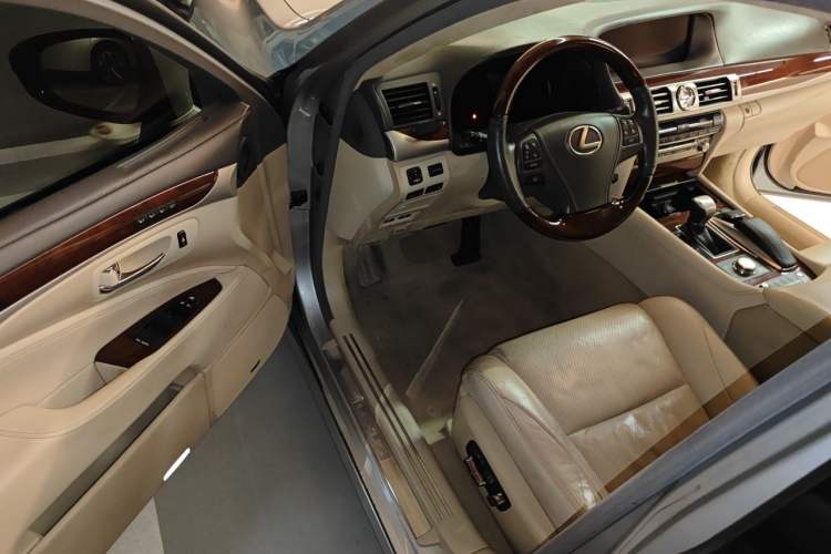 Used Lexus LS 2013 460L Driver Seat