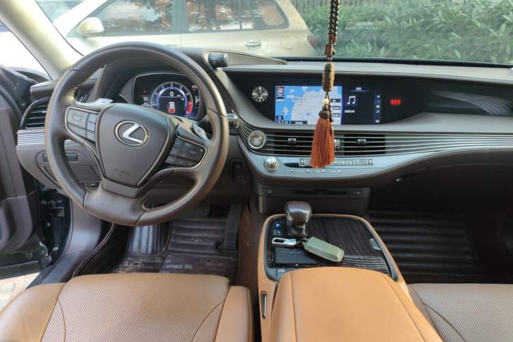 Used Lexus LS 2018 350 Excellence Edition China VI Standard Audio And AC Panel