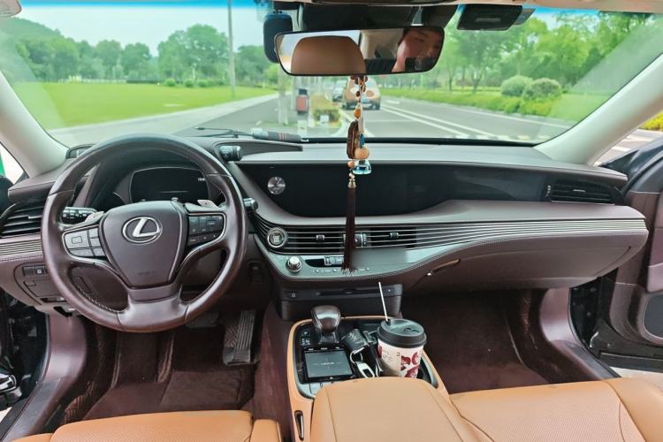 Used Lexus LS 2018 350 Excellence Edition China V Standard Center Console