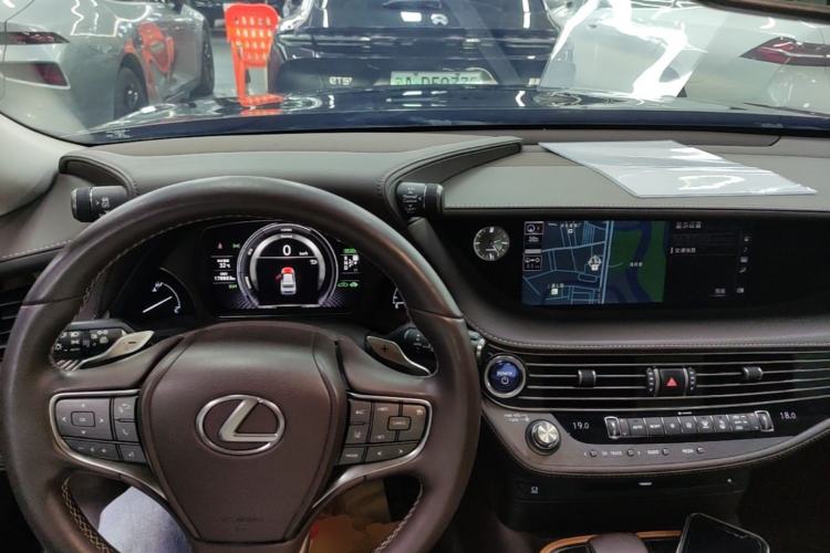 Used Lexus LS 2018 500h Premier Edition China V Standard Center Console