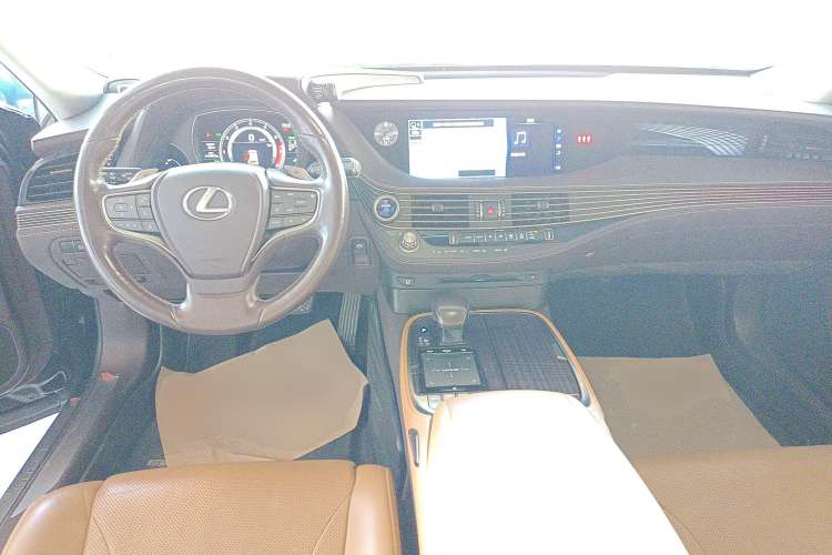 Used Lexus LS 2018 500h Premier Edition China V Standard Center Console