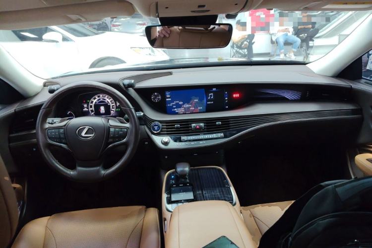 Used Lexus LS 2018 500h Premier Edition China V Standard Center Console