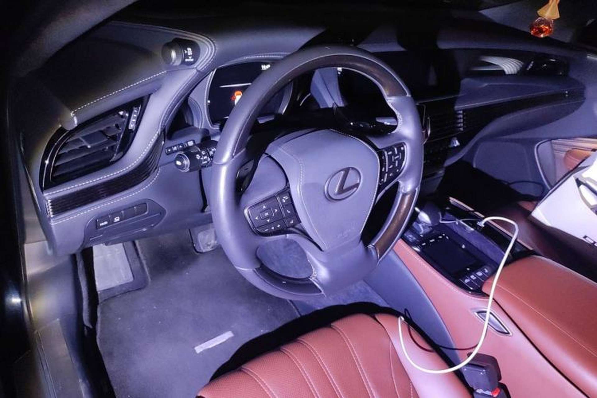 Used Lexus LS 2018 500h Executive Edition China V Standard Center Console