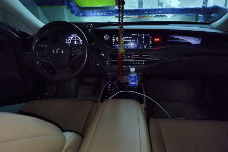 Used Lexus LS 2018 500h Excellence Edition China VI standard Center Console