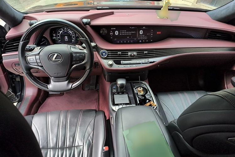 Used Lexus LS 2018 500h Executive Edition China VI Center Console