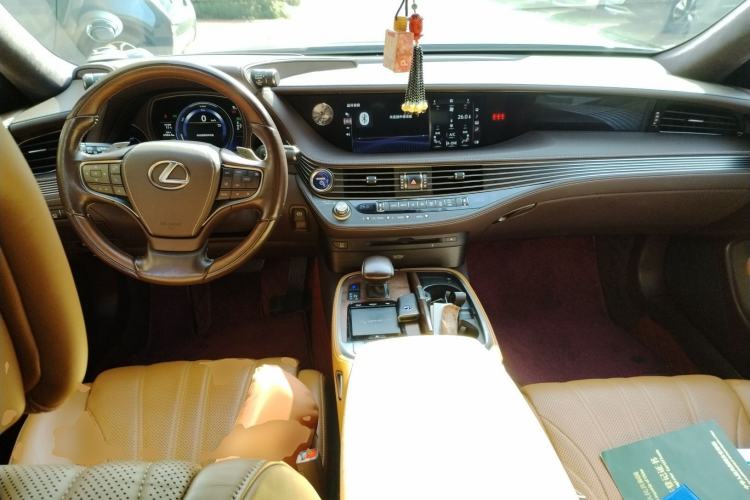 Used Lexus LS 2018 500h Executive Edition China V Standard Center Console