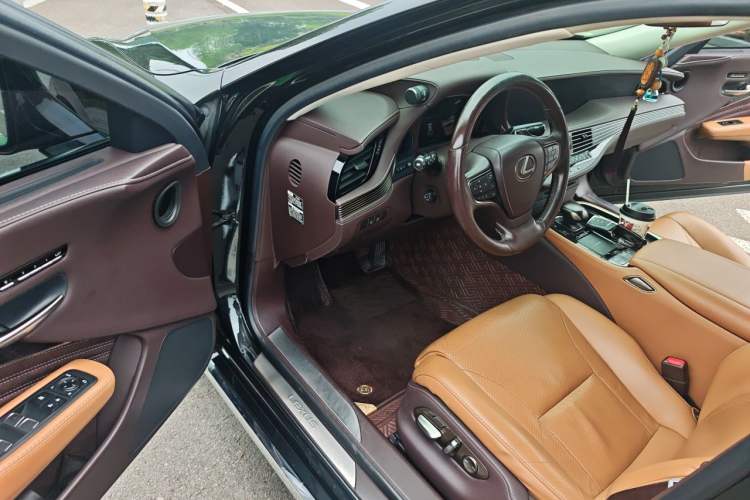 Used Lexus LS 2018 350 Excellence Edition China V Standard Driver Seat