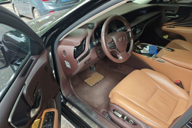 Used Lexus LS 2018 500h Excellence Edition China VI standard Driver Seat