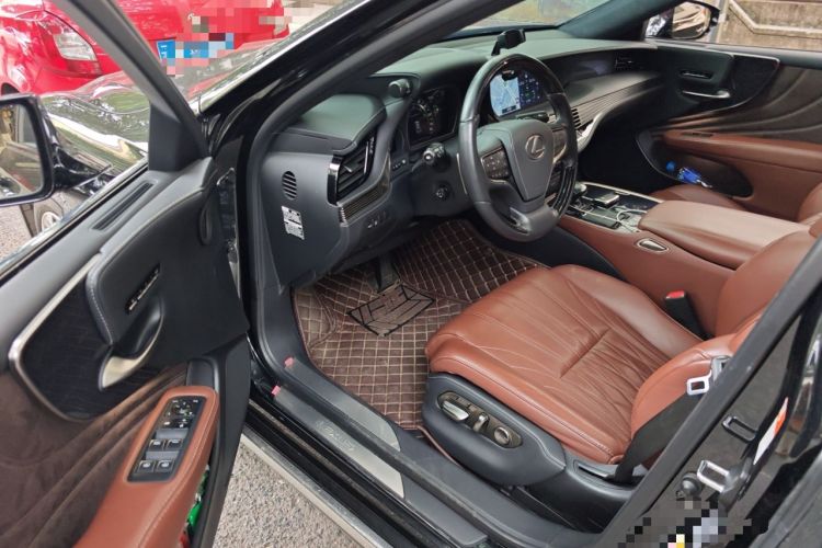 Used Lexus LS 2018 500h Executive Edition China VI Driver Seat