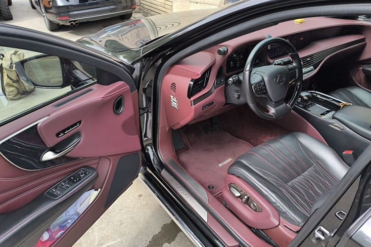 Used Lexus LS 2018 500h Executive Edition China VI Driver Seat