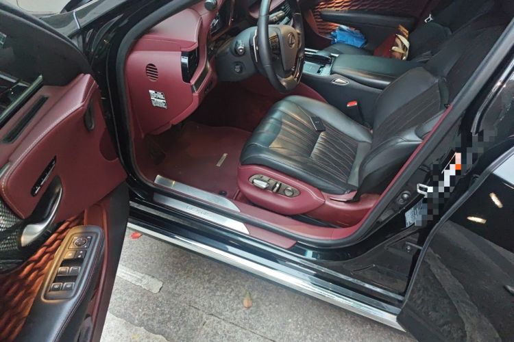 Used Lexus LS 2018 500h Executive Edition China VI Driver Seat