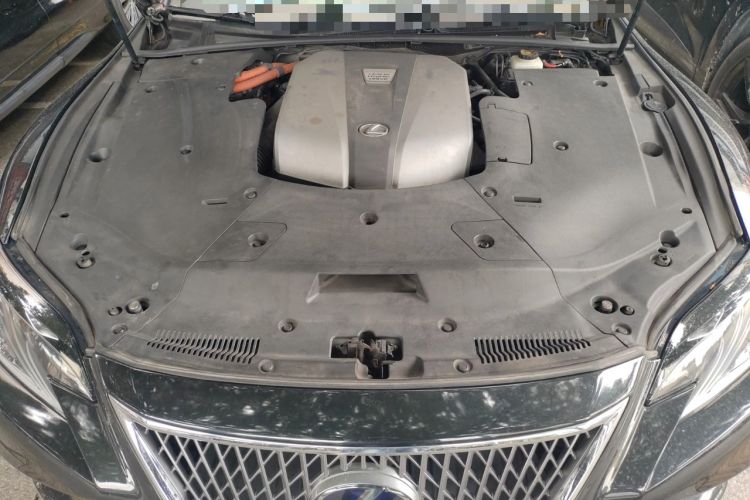 Used Lexus LS 2018 500h Executive Edition China VI Engine Bay