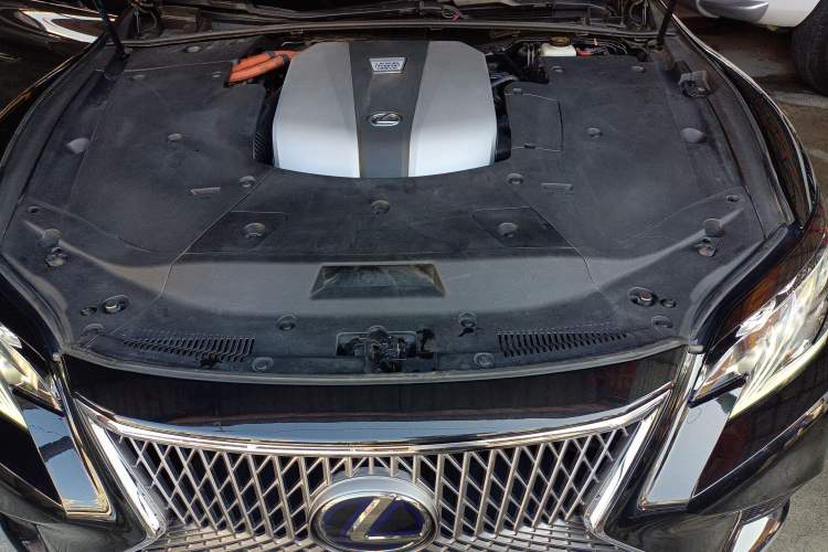 Used Lexus LS 2018 500h Premier Edition China V Standard Engine Bay