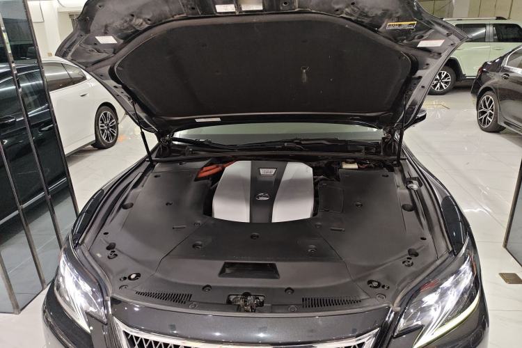 Used Lexus LS 2018 500h Excellence Edition China VI standard Engine Bay