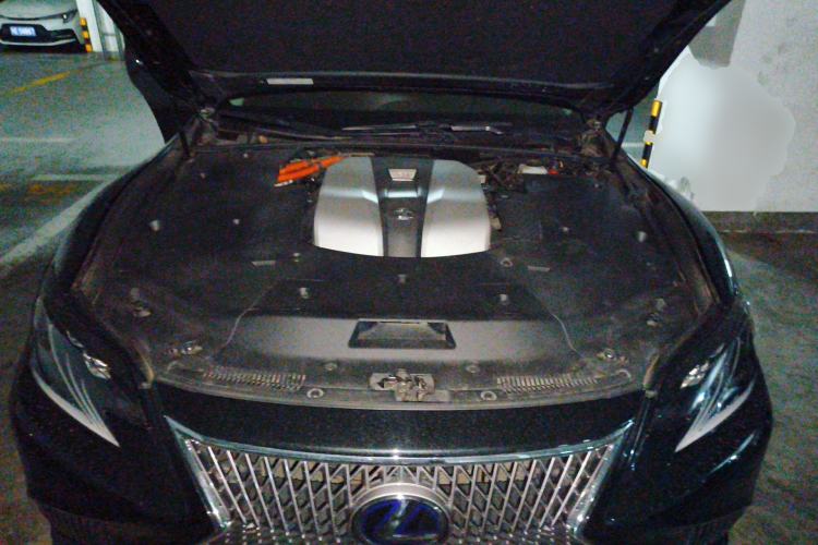 Used Lexus LS 2018 500h Excellence Edition China VI standard Engine Bay