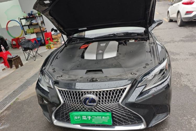 Used Lexus LS 2018 500h Executive Edition China V Standard Engine Bay