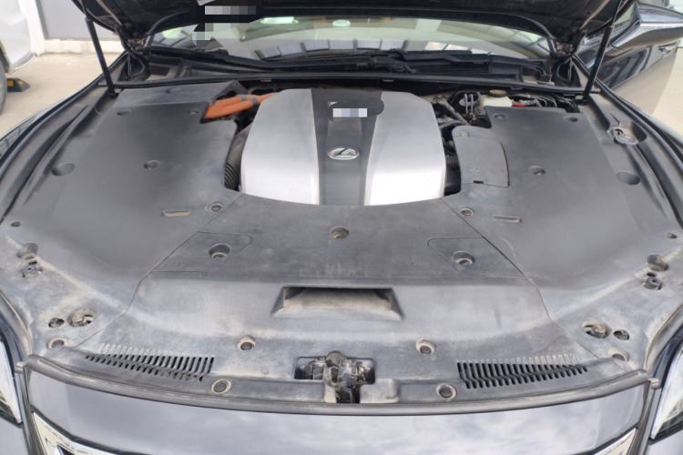Used Lexus LS 2018 500h Premier Edition China V Standard Engine Bay