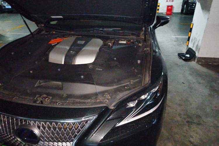 Used Lexus LS 2018 500h Excellence Edition China VI standard Engine Bay Left