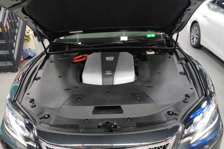 Used Lexus LS 2018 500h Premier Edition China V Standard Engine Bay