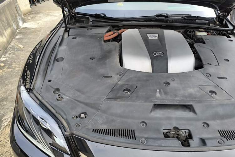 Used Lexus LS 2018 500h Executive Edition China VI Engine Bay Right