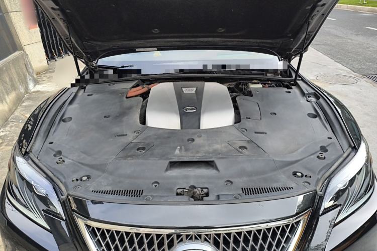 Used Lexus LS 2018 500h Executive Edition China VI Engine Bay
