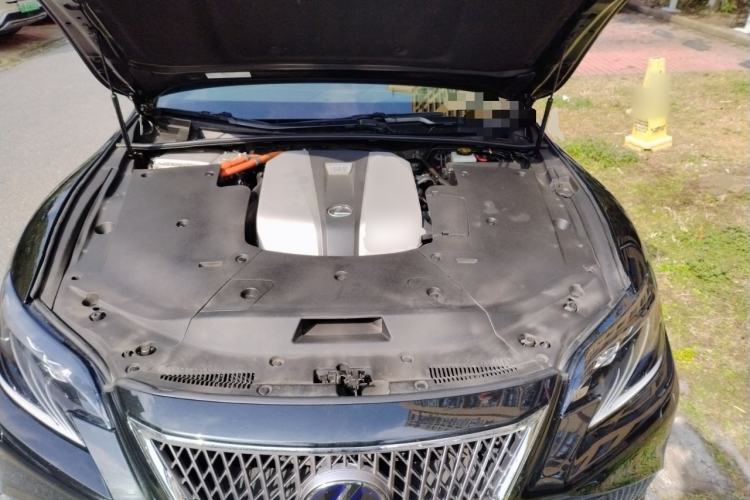 Used Lexus LS 2018 500h Executive Edition China V Standard Engine Bay