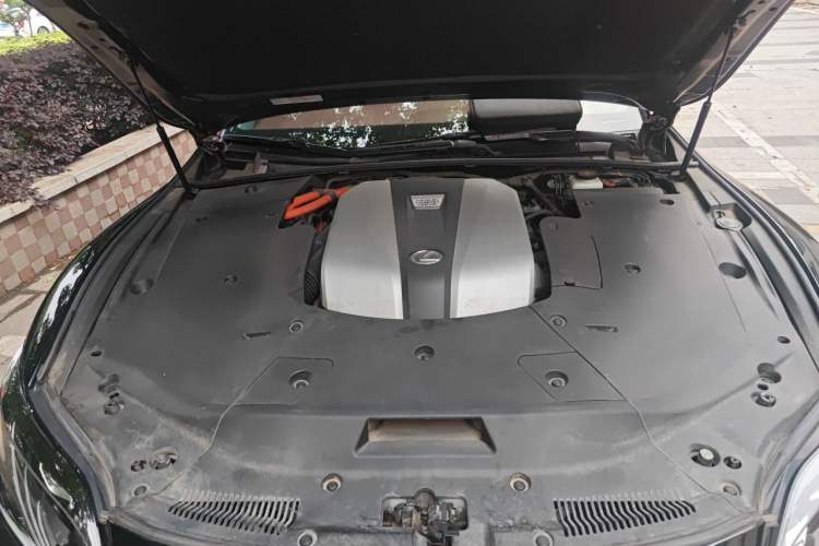 Used Lexus LS 2018 500h Executive Edition China VI Engine Bay