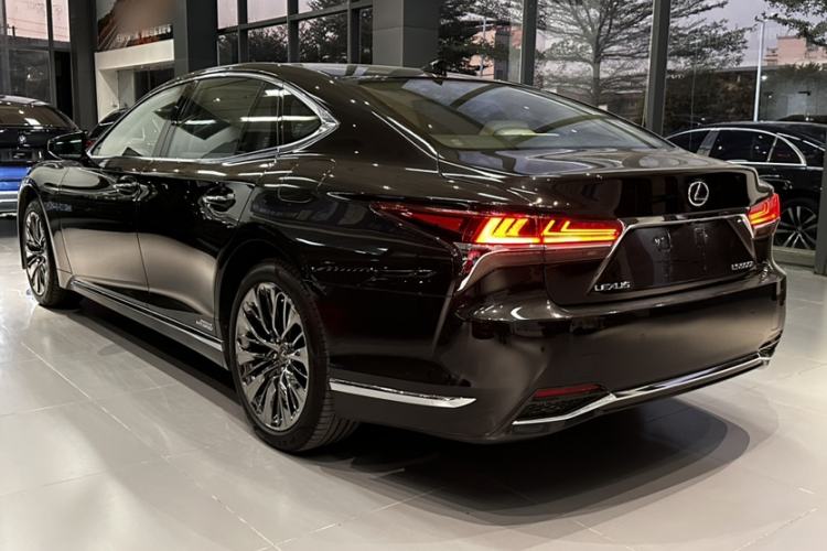Used Lexus LS 2018 500h Executive Edition China VI Exterior 1