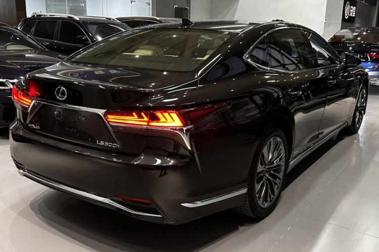 Used Lexus LS 2018 500h Executive Edition China VI Exterior 3