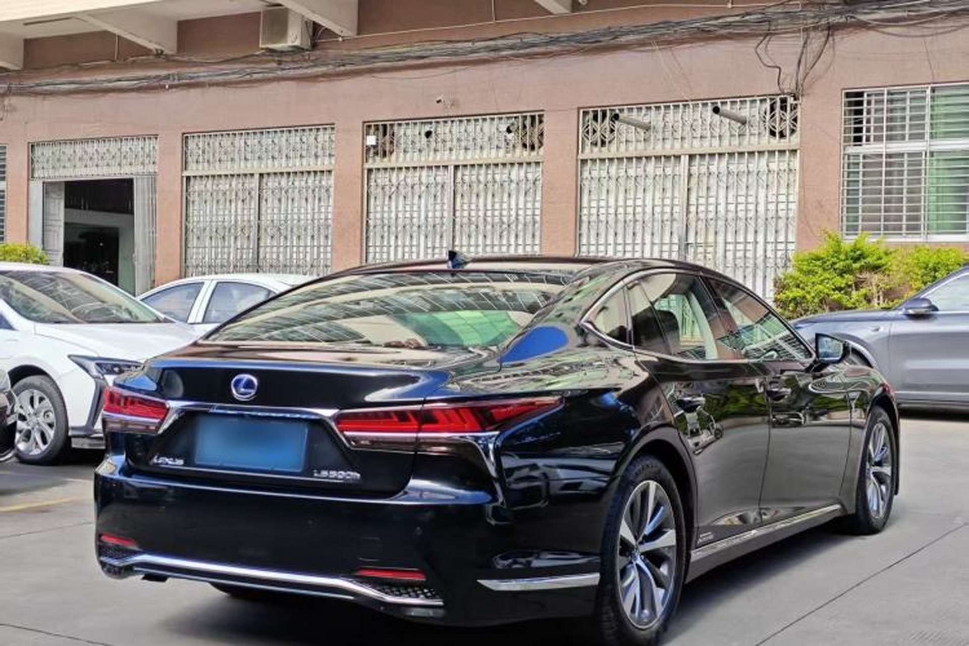 Used Lexus LS 2018 500h Excellence Edition China VI standard Exterior 3