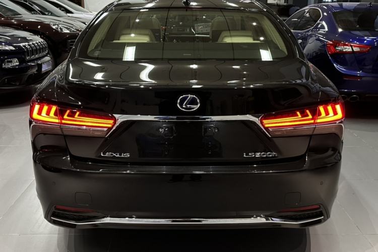 Used Lexus LS 2018 500h Executive Edition China VI Exterior 5