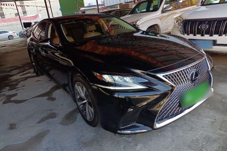 Used Lexus LS 2018 500h Premier Edition China V Standard Front Right 45 Deg