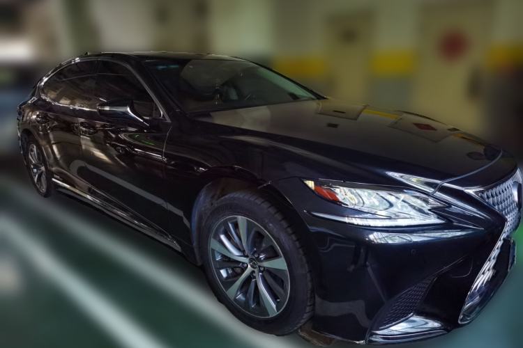 Used Lexus LS 2018 500h Excellence Edition China VI standard Front Right 45 Deg