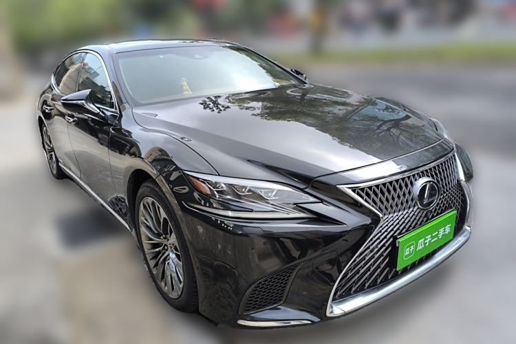 Used Lexus LS 2018 500h Executive Edition China VI Front Right 45 Deg
