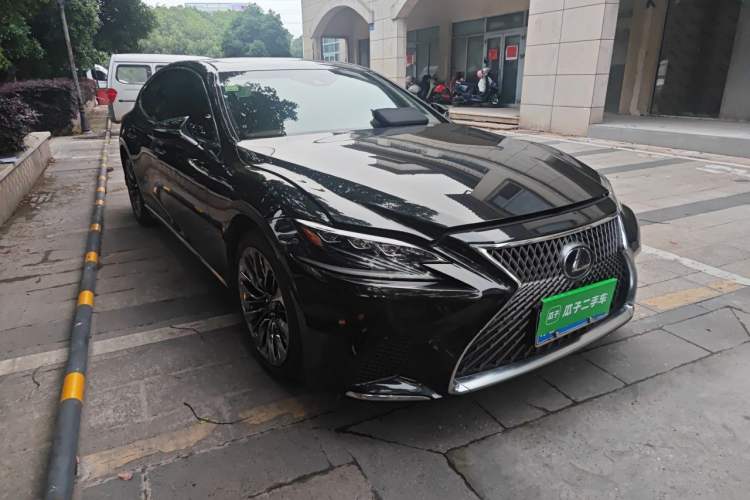 Used Lexus LS 2018 500h Executive Edition China VI Front Right 45 Deg