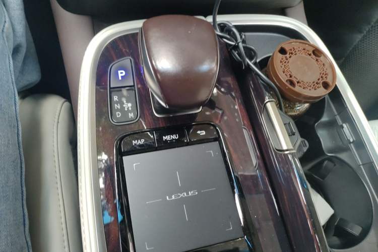 Used Lexus LS 2018 500h Executive Edition China VI Gear Lever