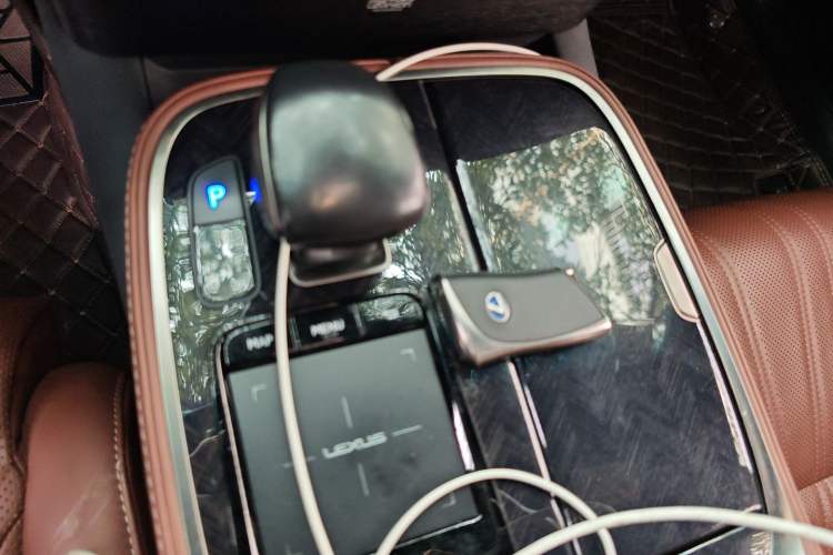 Used Lexus LS 2018 500h Executive Edition China VI Gear Lever