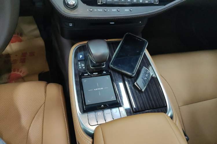 Used Lexus LS 2018 500h Premier Edition China V Standard Gear Lever