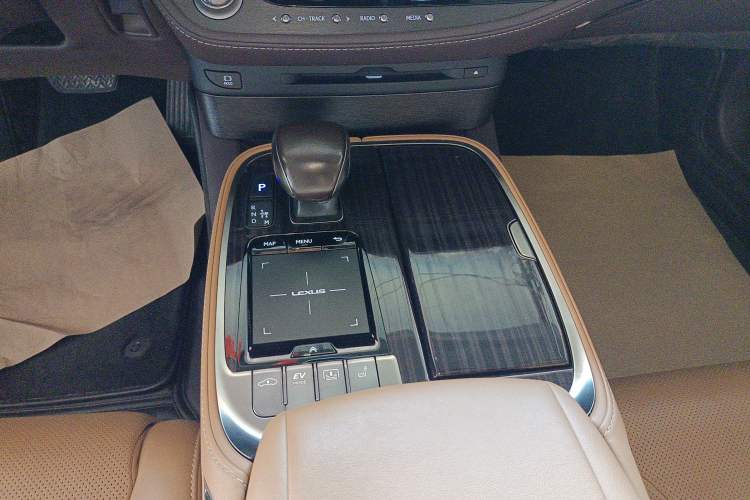 Used Lexus LS 2018 500h Premier Edition China V Standard Gear Lever