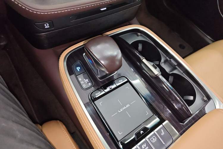 Used Lexus LS 2018 500h Excellence Edition China VI standard Gear Lever