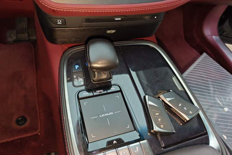 Used Lexus LS 2018 500h Executive Edition China V Standard Gear Lever